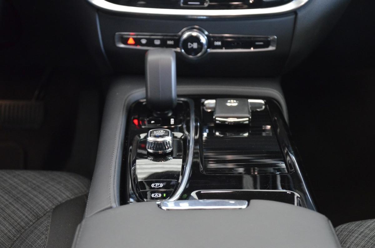 volvo-v60-2024-hibrido-a-gasolina-1969cc