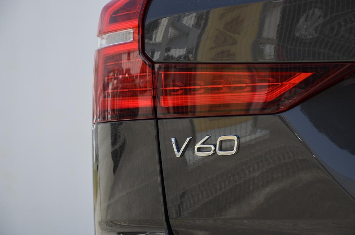 volvo-v60-2024-hibrido-a-gasolina-1969cc