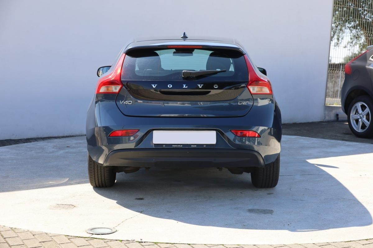 volvo-v40-2018-diesel-1969cc