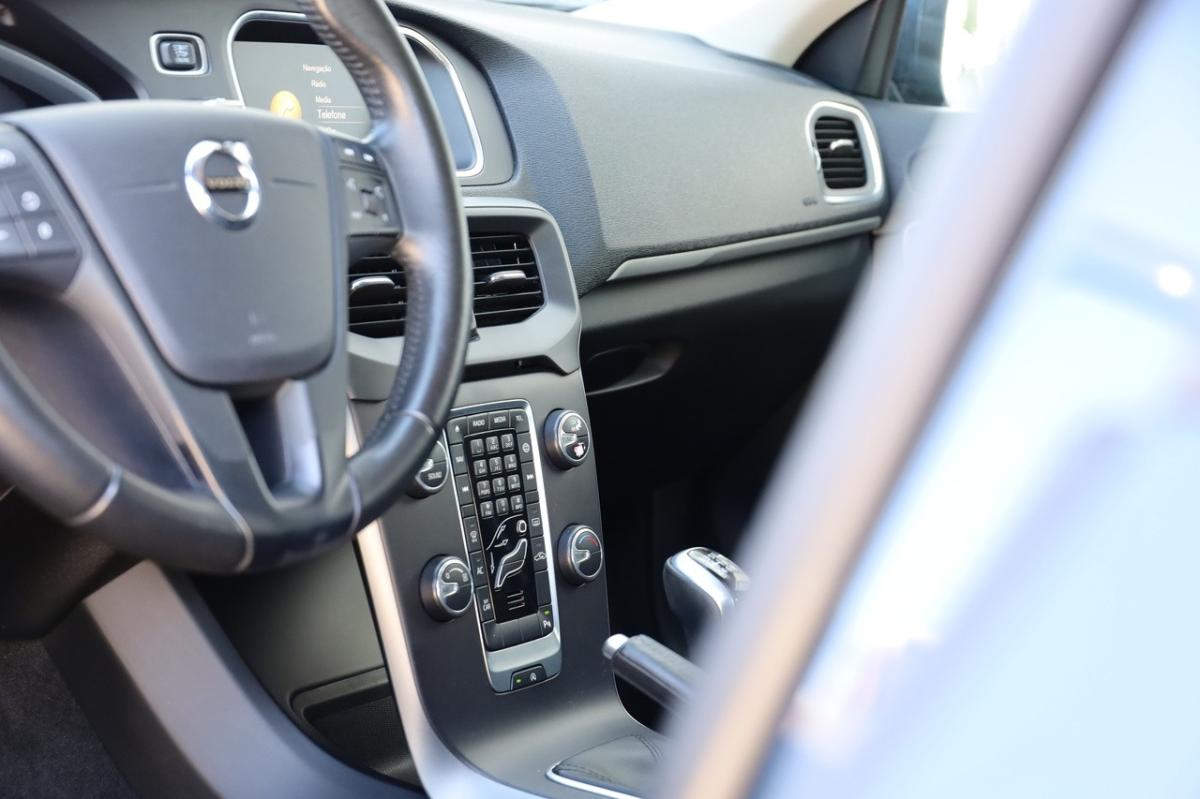 volvo-v40-2018-diesel-1969cc