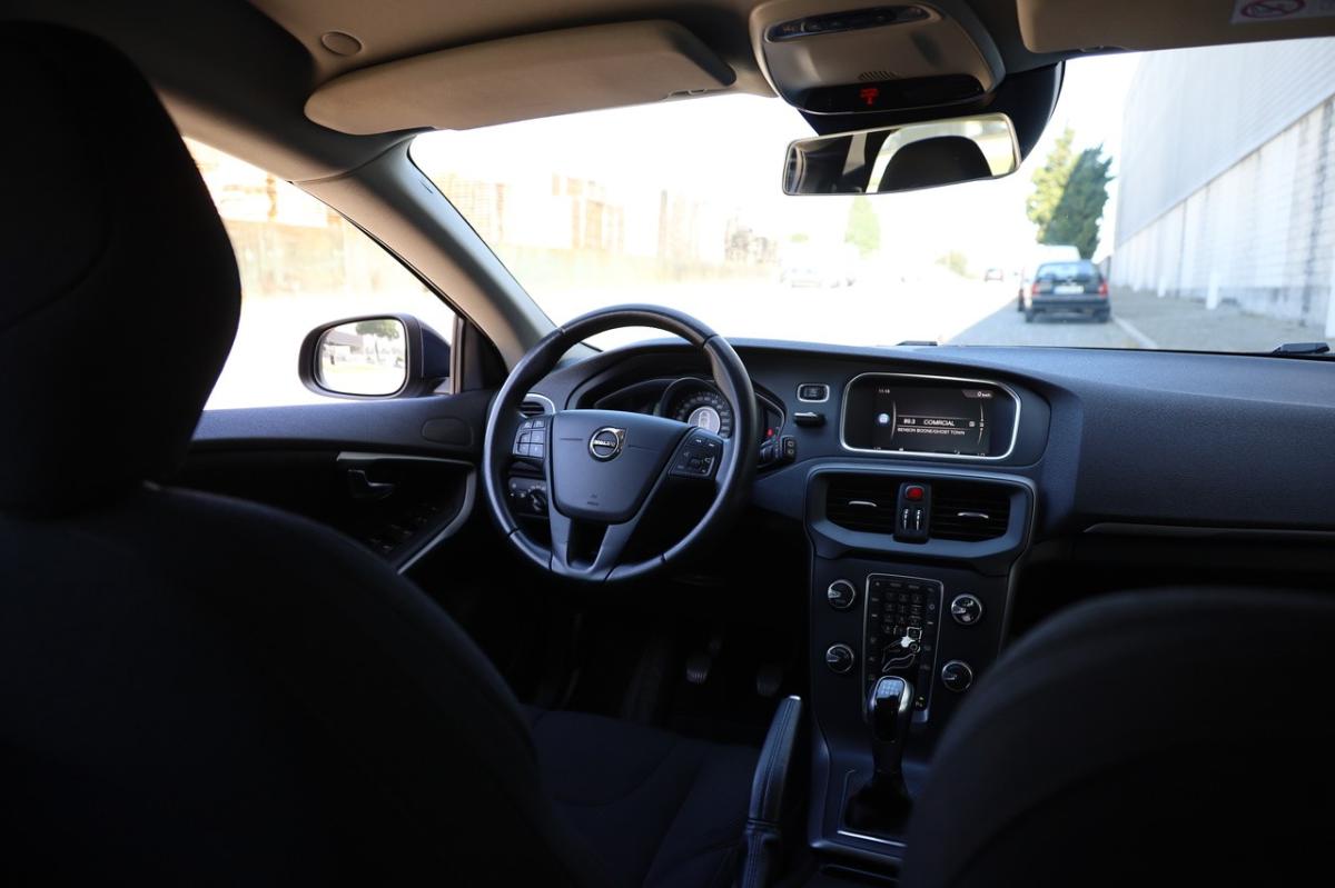 volvo-v40-2018-diesel-1969cc