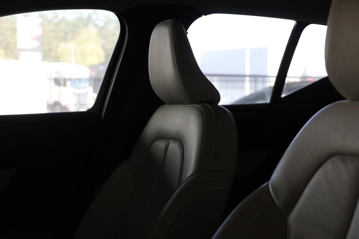 volvo-xc40-2023-hibrido-a-gasolina-1477cc