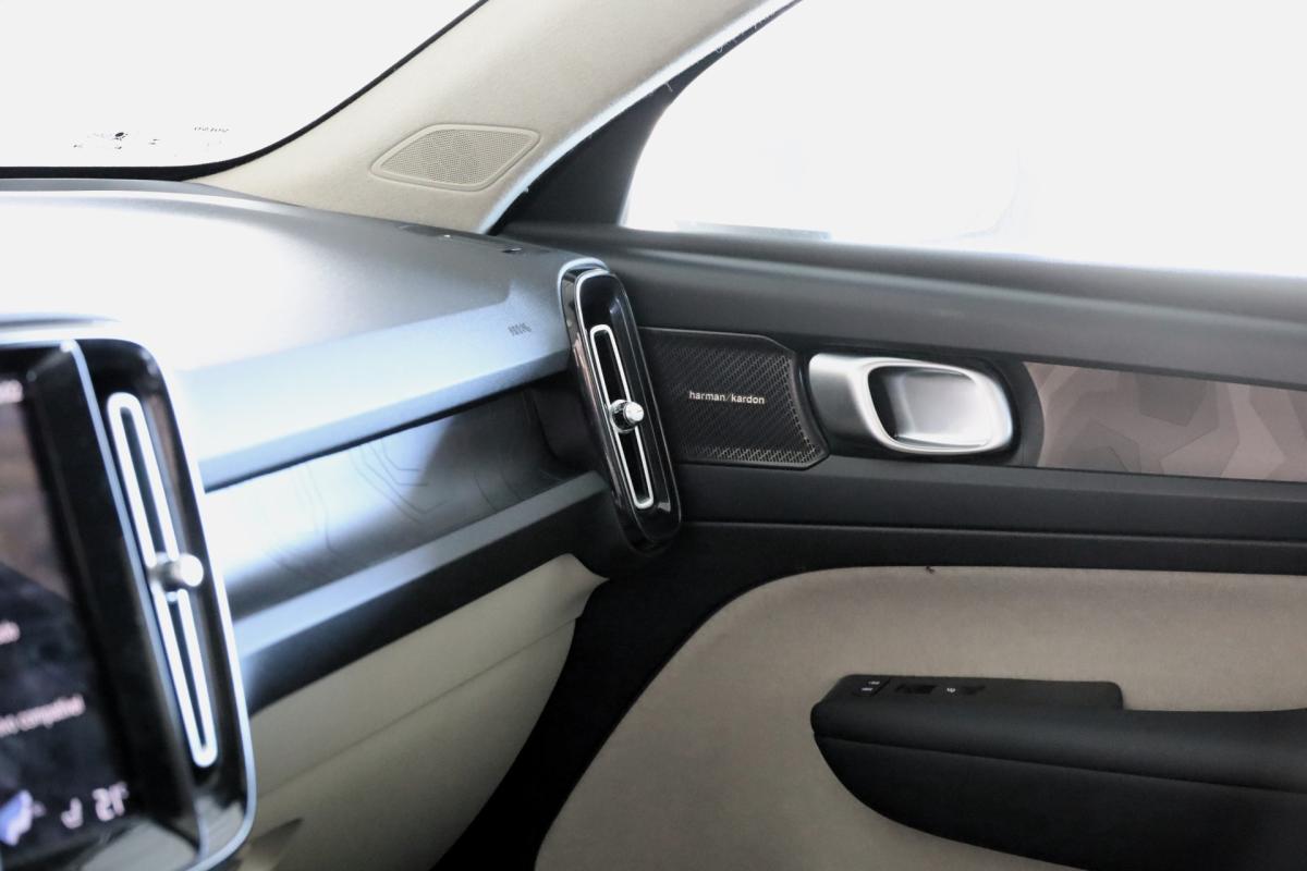 volvo-xc40-2023-hibrido-a-gasolina-1477cc
