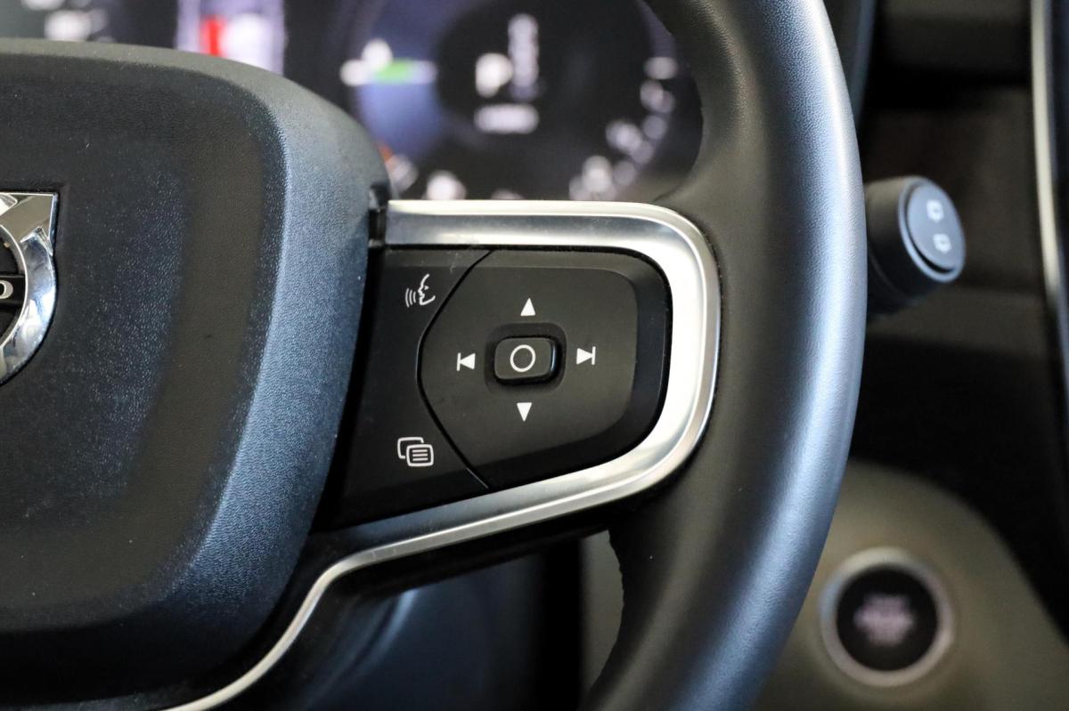 volvo-xc40-2023-hibrido-a-gasolina-1477cc