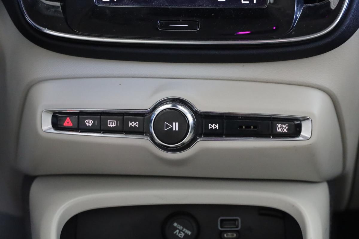 volvo-xc40-2023-hibrido-a-gasolina-1477cc