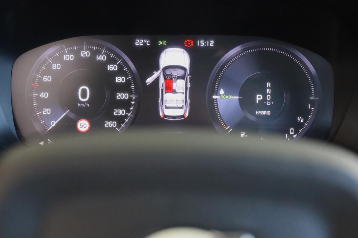 volvo-xc40-2023-hibrido-a-gasolina-1477cc