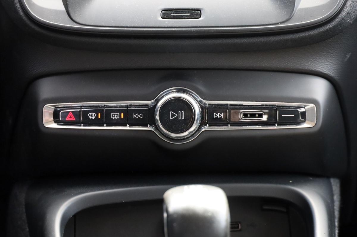 volvo-xc40-2022-gasolina-1477cc