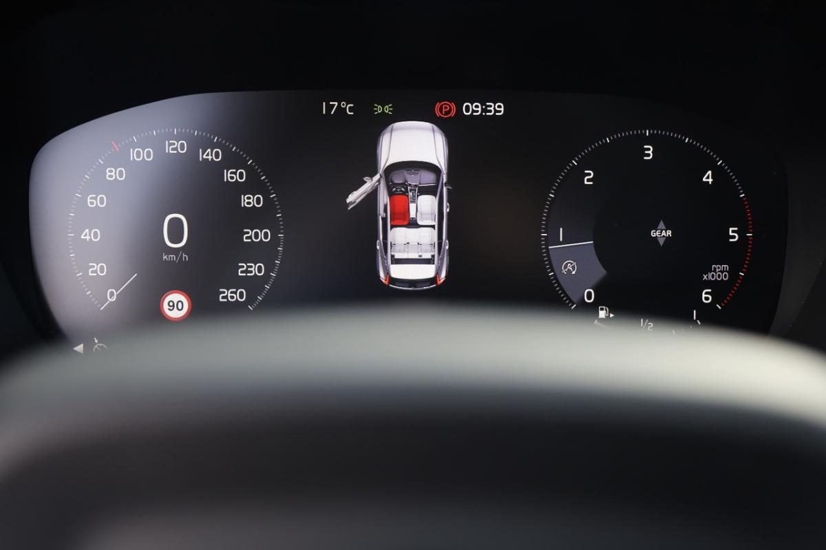 volvo-xc40-2018-diesel-1969cc