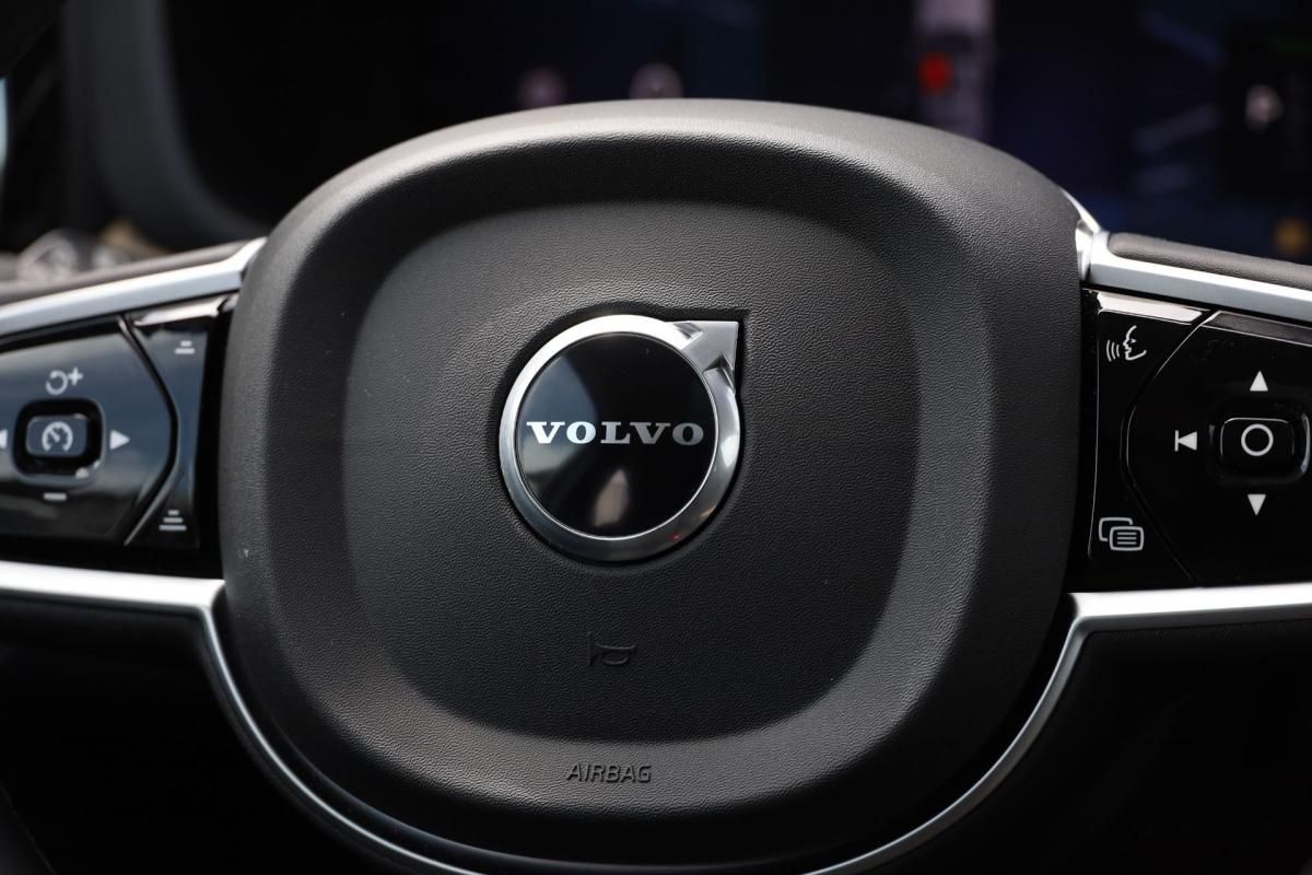 volvo-xc60-2025-hibrido-a-gasolina-1969cc