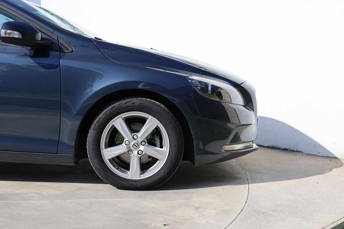 volvo-v40-2018-diesel-1969cc