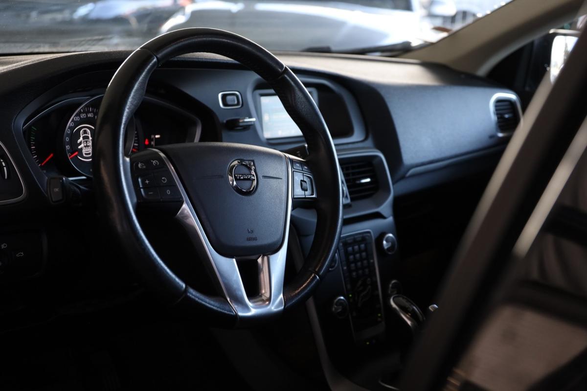 volvo-v40-2019-diesel-1969cc