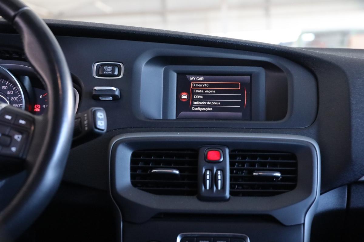 volvo-v40-2019-diesel-1969cc