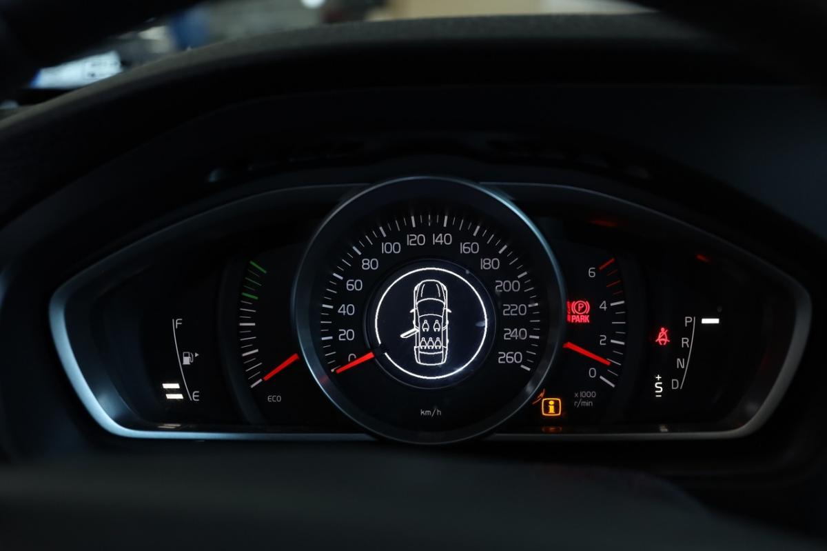 volvo-v40-2019-diesel-1969cc