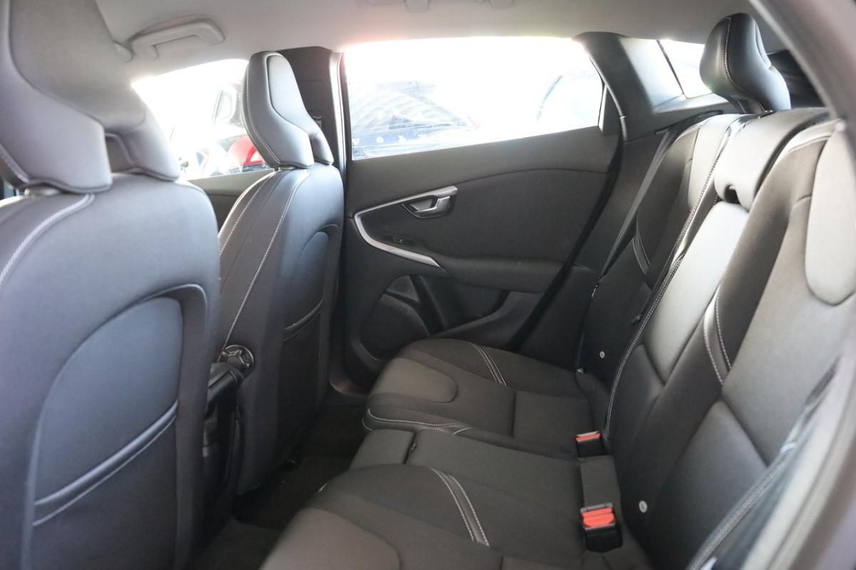 volvo-v40-2019-diesel-1969cc