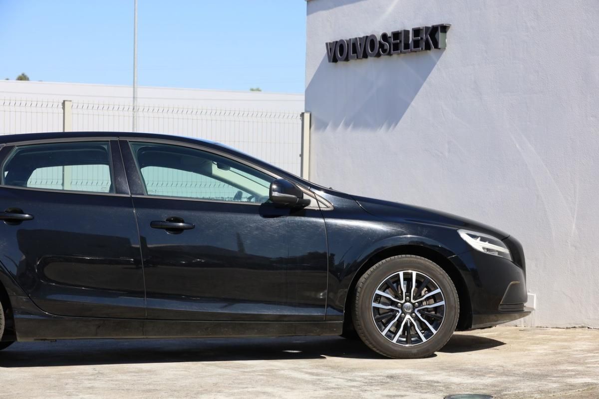 volvo-v40-2019-diesel-1969cc
