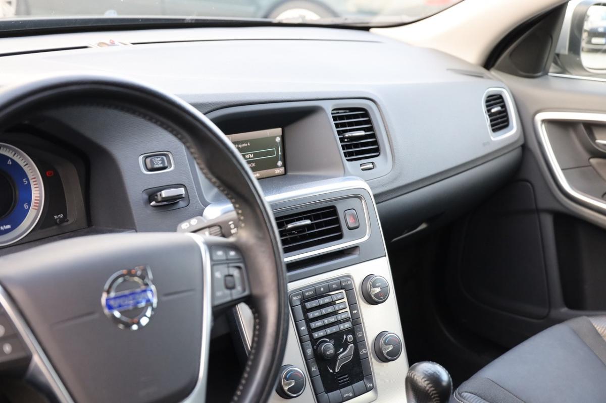 volvo-v60-2012-diesel-1984cc