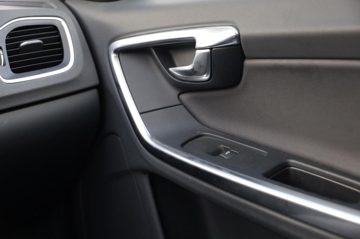 volvo-v60-2012-diesel-1984cc