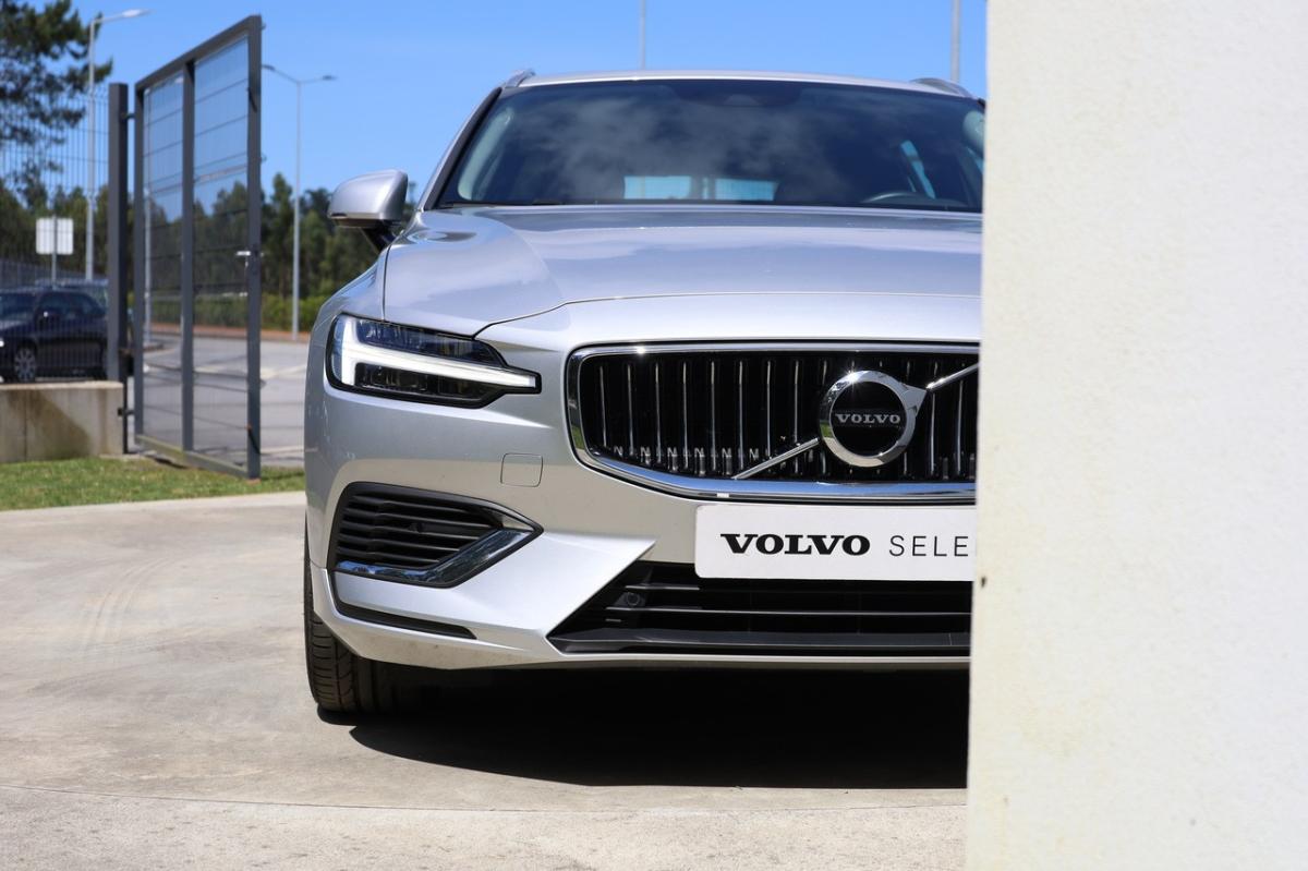 volvo-v60-2020-hibrido-a-gasolina-1969cc