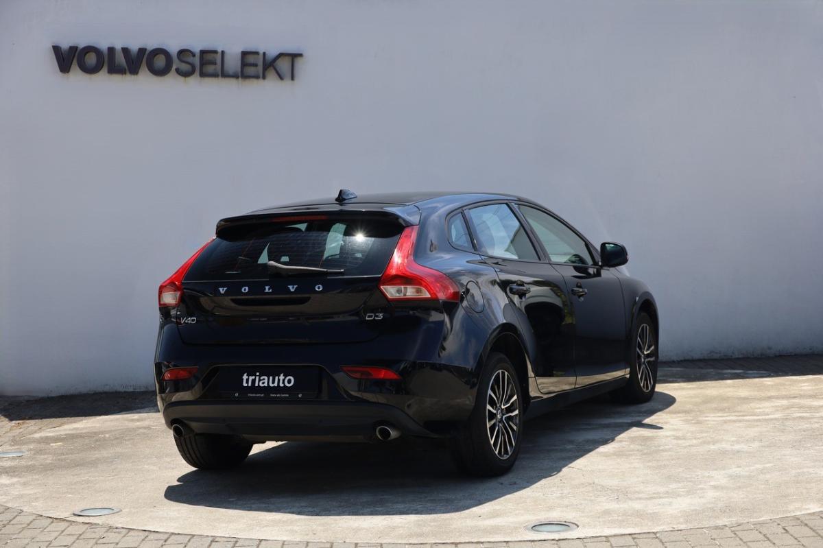 volvo-v40-2019-diesel-1969cc