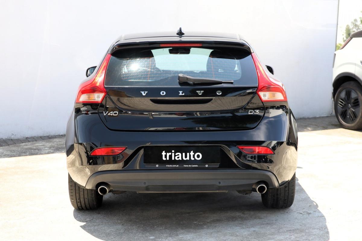 volvo-v40-2019-diesel-1969cc