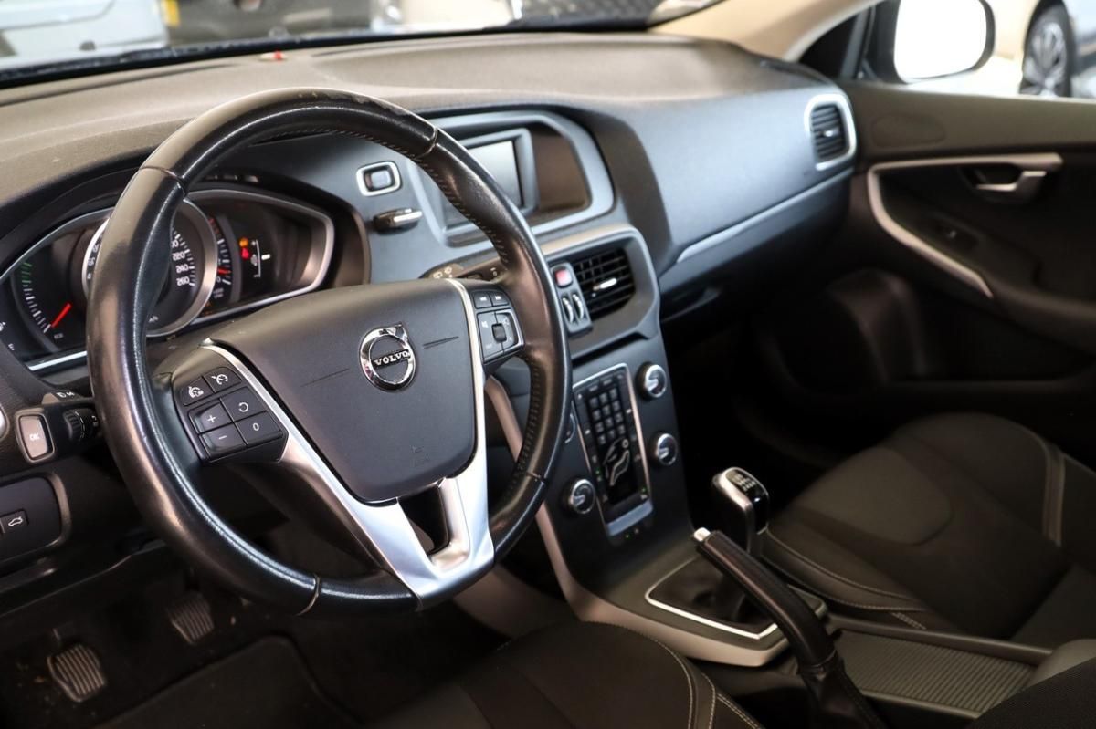 volvo-v40-2019-diesel-1969cc