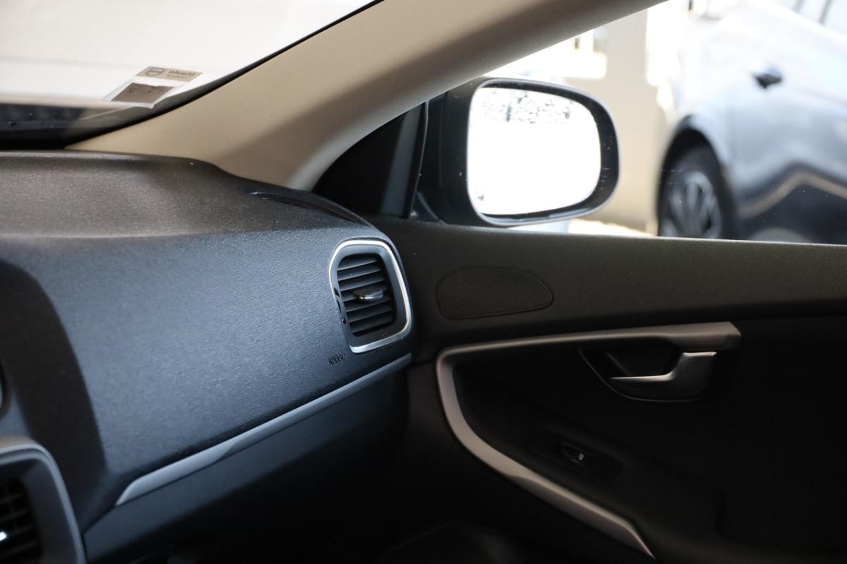volvo-v40-2019-diesel-1969cc