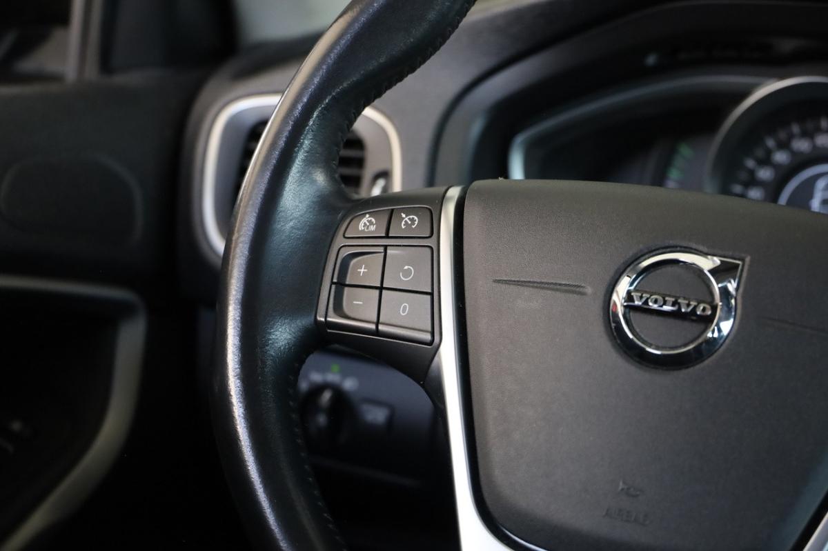 volvo-v40-2019-diesel-1969cc