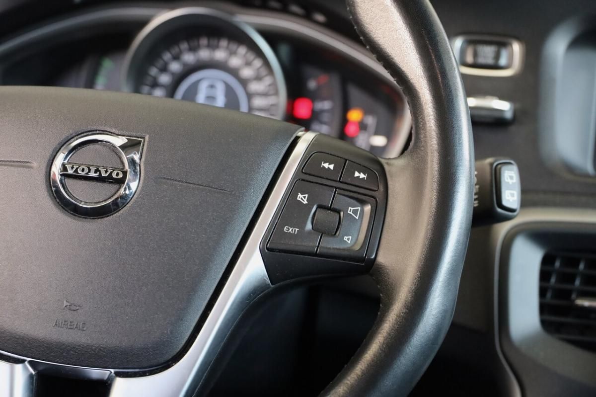 volvo-v40-2019-diesel-1969cc