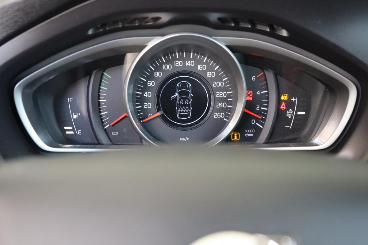 volvo-v40-2019-diesel-1969cc