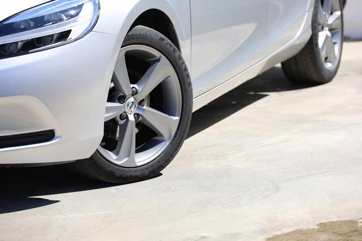 volvo-v40-2018-diesel-1969cc
