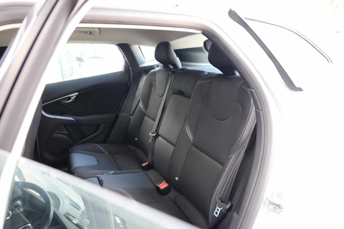 volvo-v40-2018-diesel-1969cc
