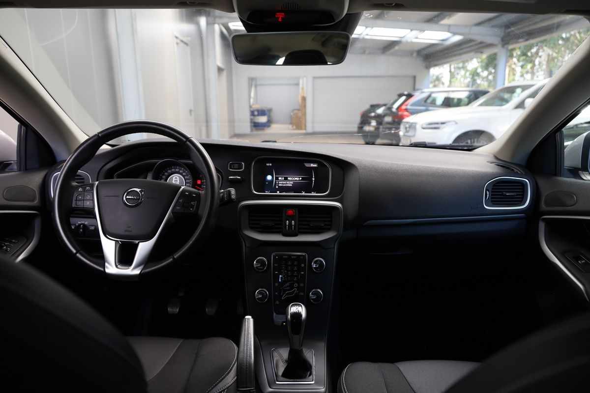 volvo-v40-2018-diesel-1969cc