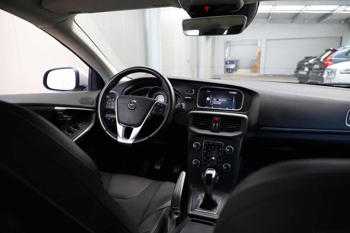 volvo-v40-2018-diesel-1969cc