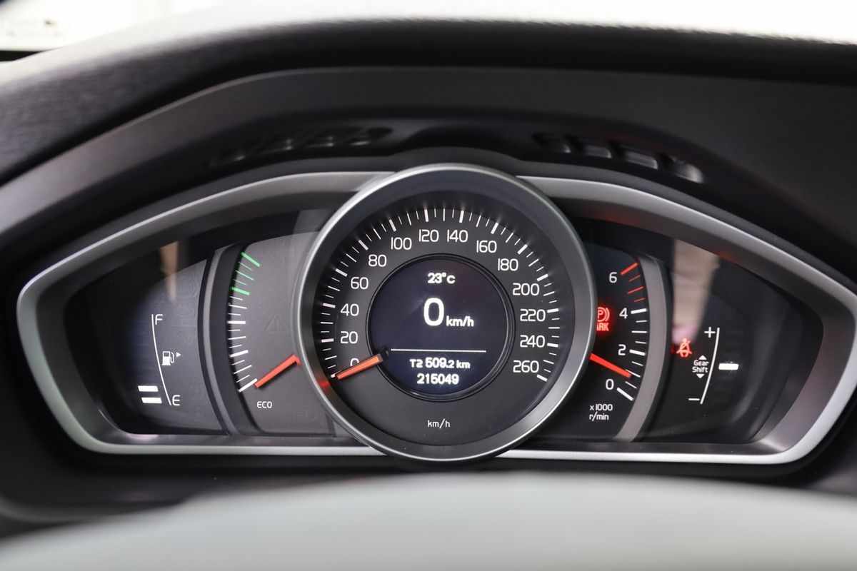 volvo-v40-2018-diesel-1969cc