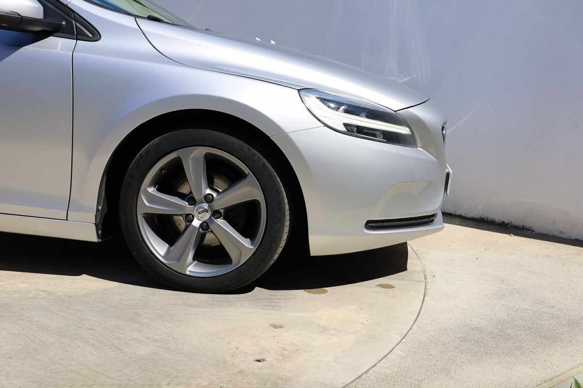 volvo-v40-2018-diesel-1969cc