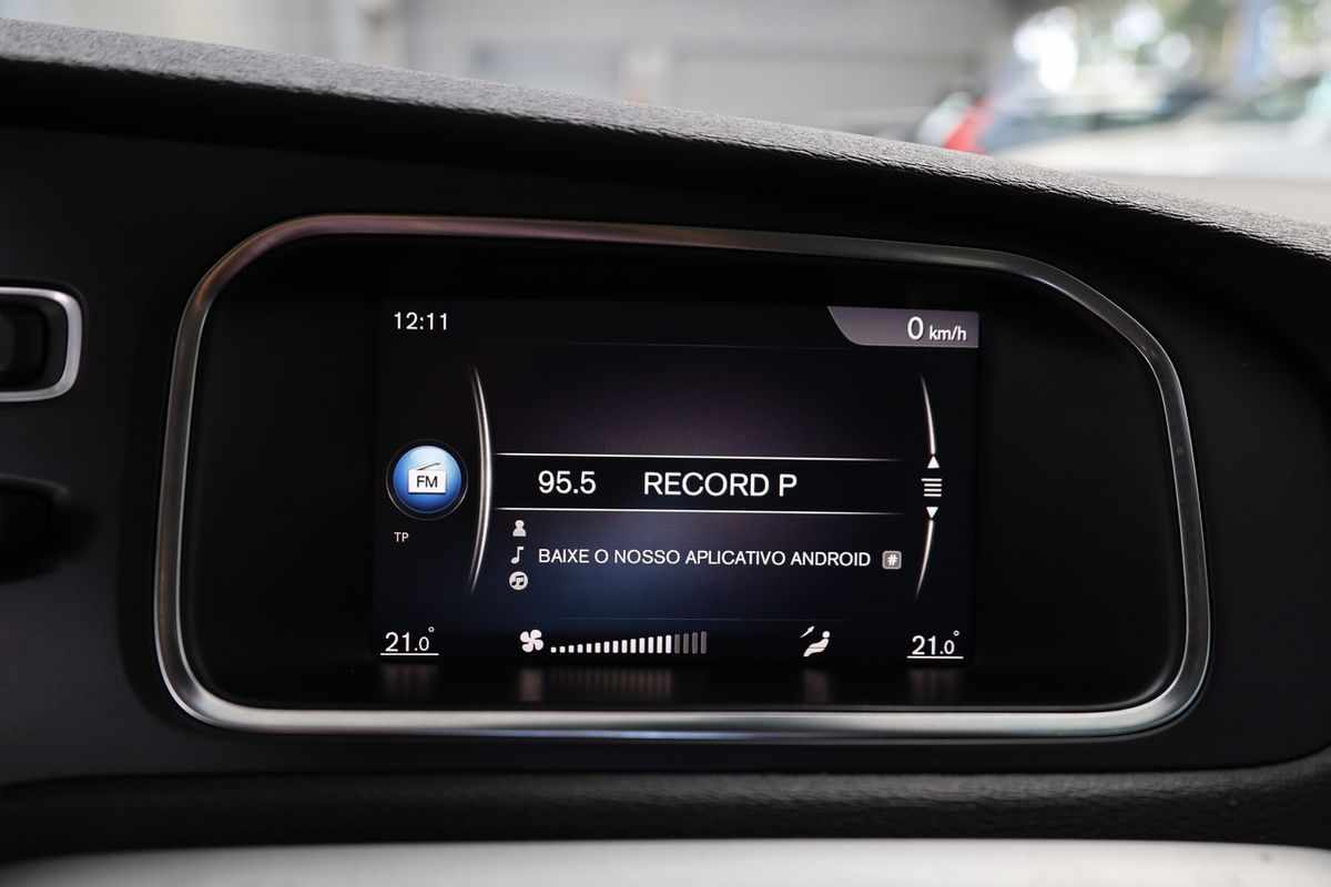 volvo-v40-2018-diesel-1969cc