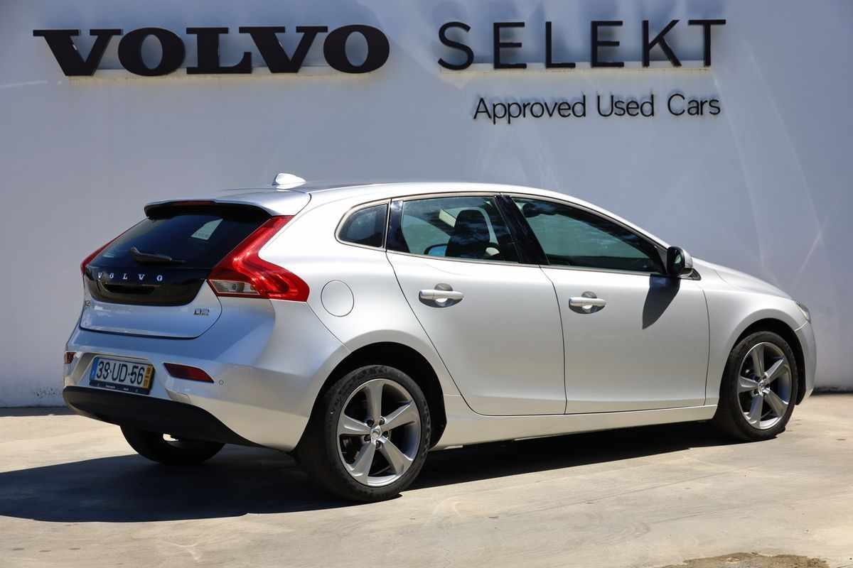 volvo-v40-2018-diesel-1969cc