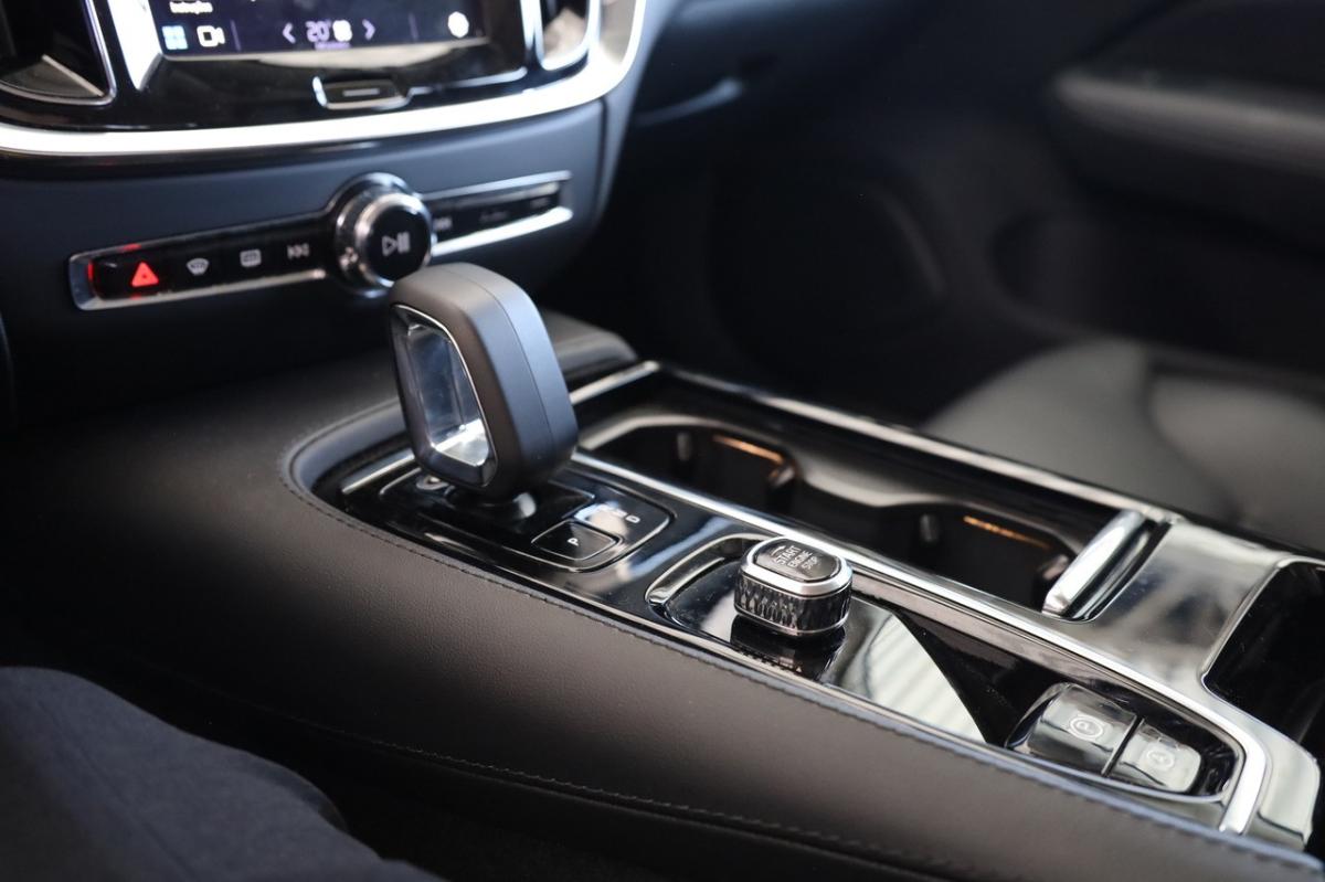 volvo-v60-2024-hibrido-a-gasolina-1969cc
