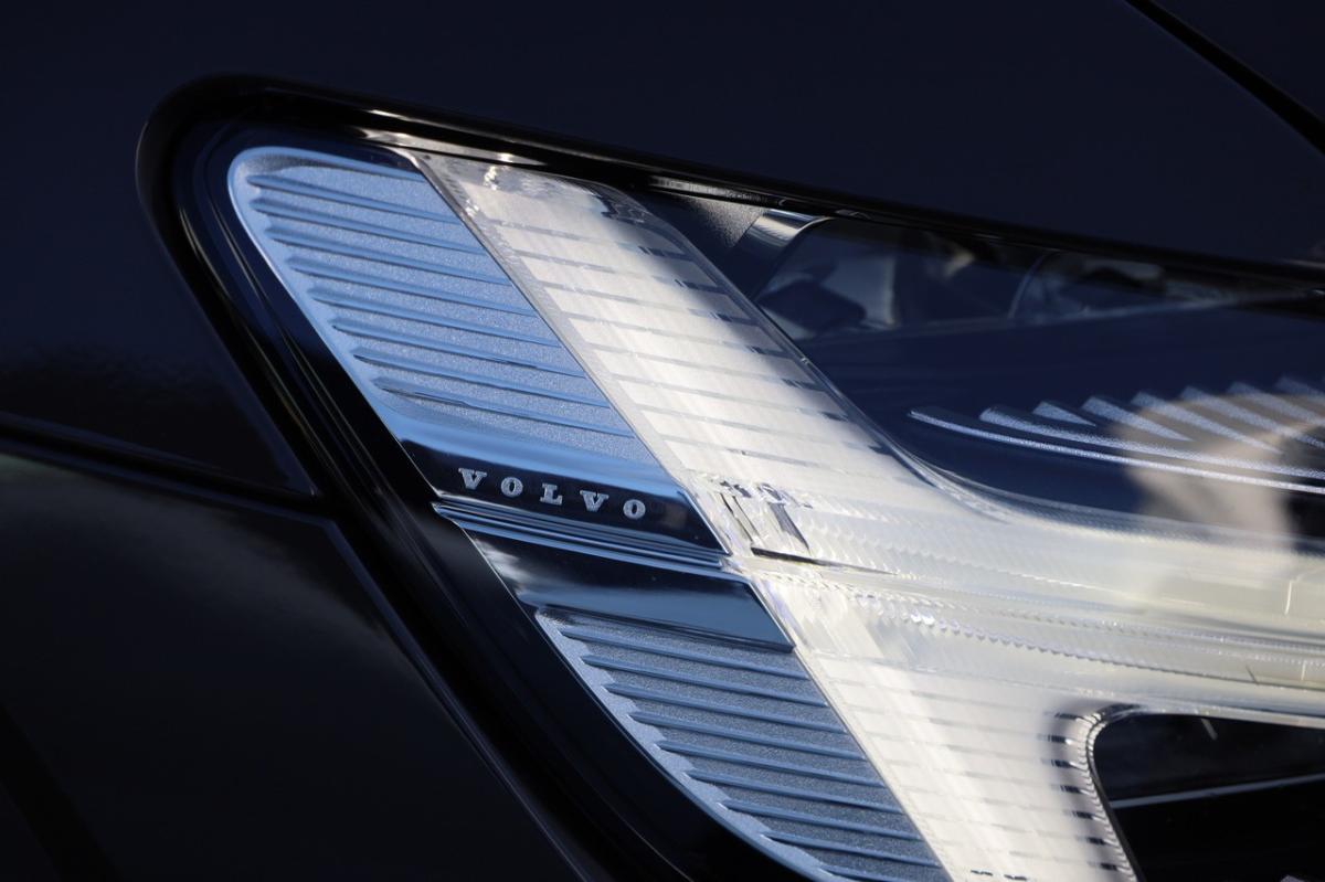 volvo-v60-2024-hibrido-a-gasolina-1969cc