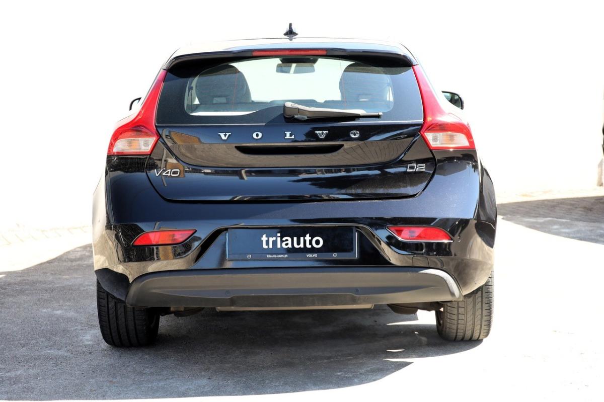 volvo-v40-2015-diesel-1969cc