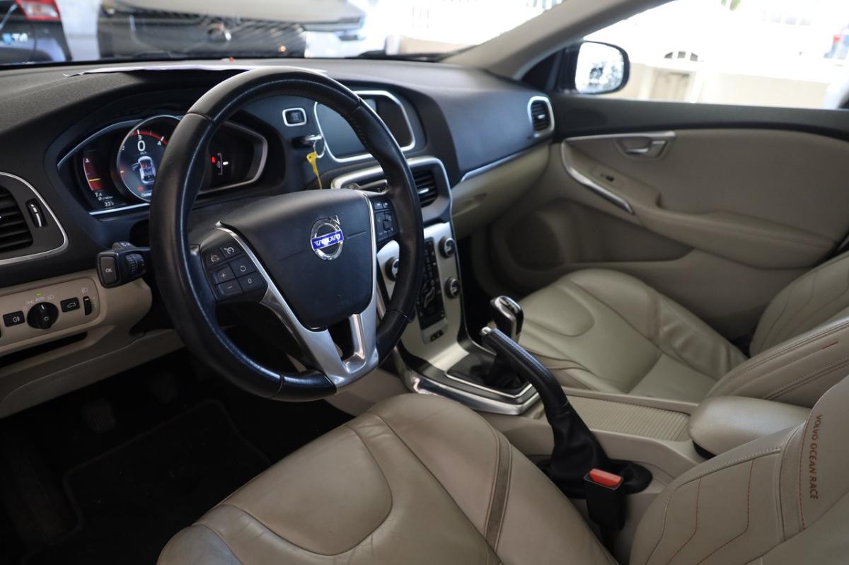 volvo-v40-2015-diesel-1969cc