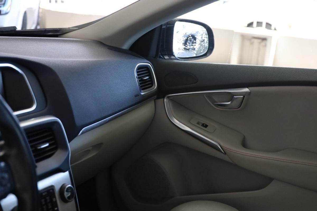 volvo-v40-2015-diesel-1969cc