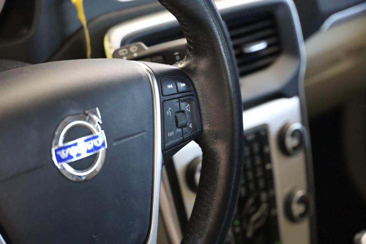 volvo-v40-2015-diesel-1969cc