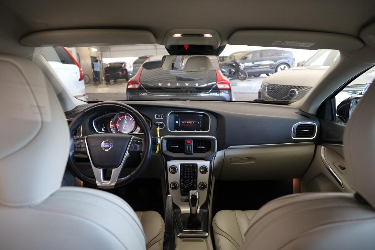 volvo-v40-2015-diesel-1969cc