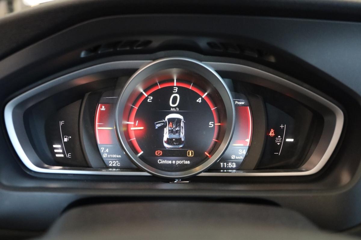 volvo-v40-2015-diesel-1969cc
