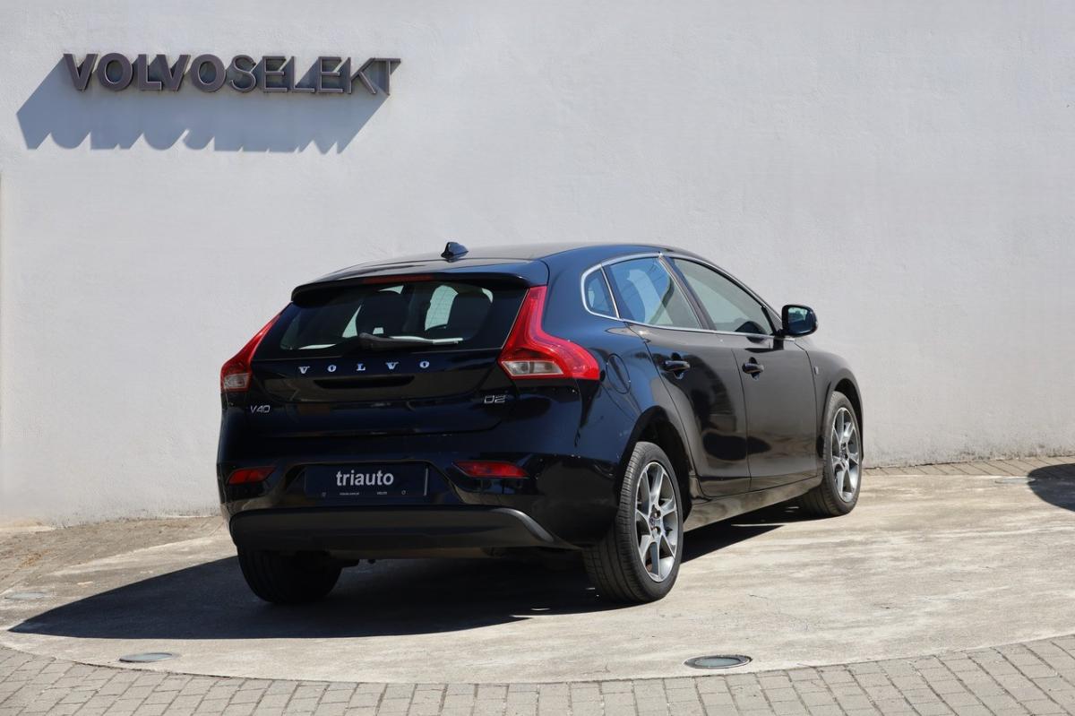 volvo-v40-2015-diesel-1969cc