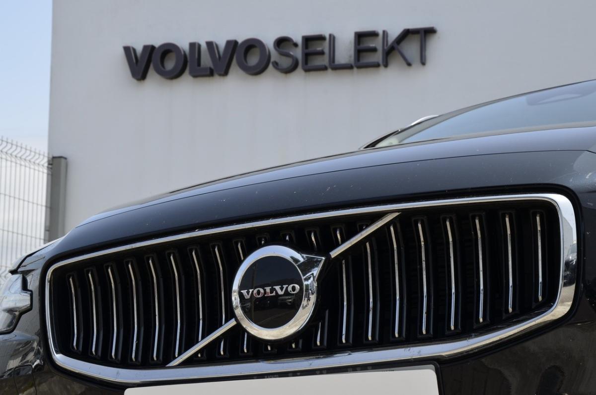 volvo-v60-2024-hibrido-a-gasolina-1969cc