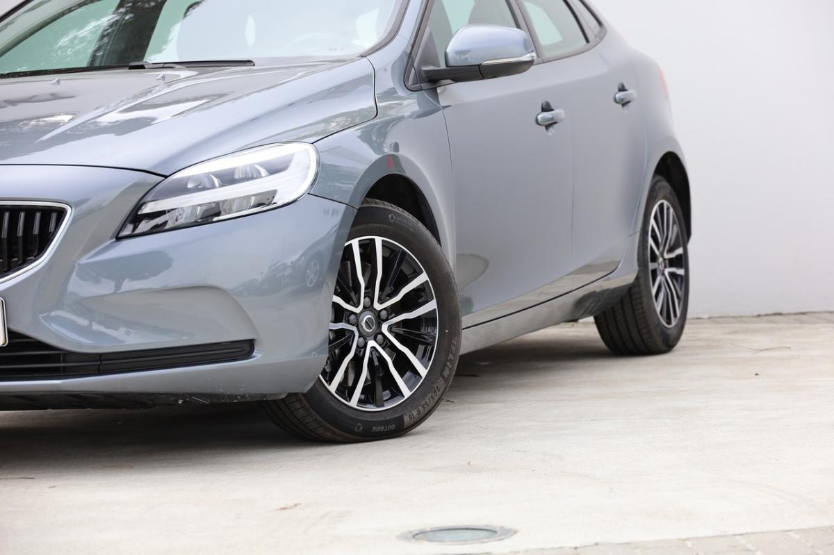 volvo-v40-2019-diesel-1969cc