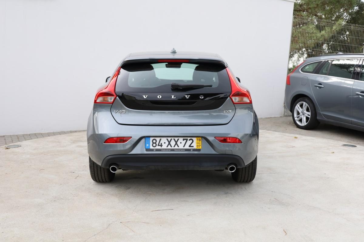 volvo-v40-2019-diesel-1969cc