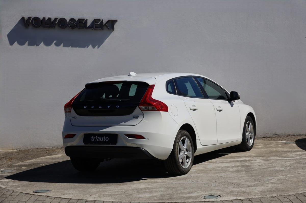 volvo-v40-2017-diesel-1969cc